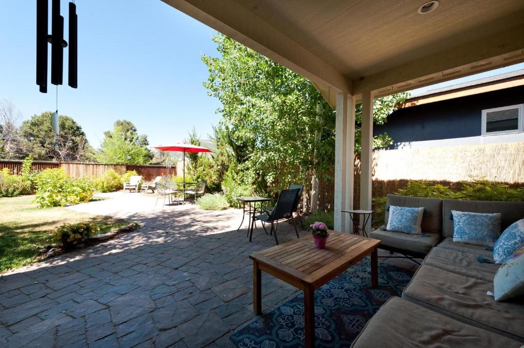 Durango House | 133 Metz Lane