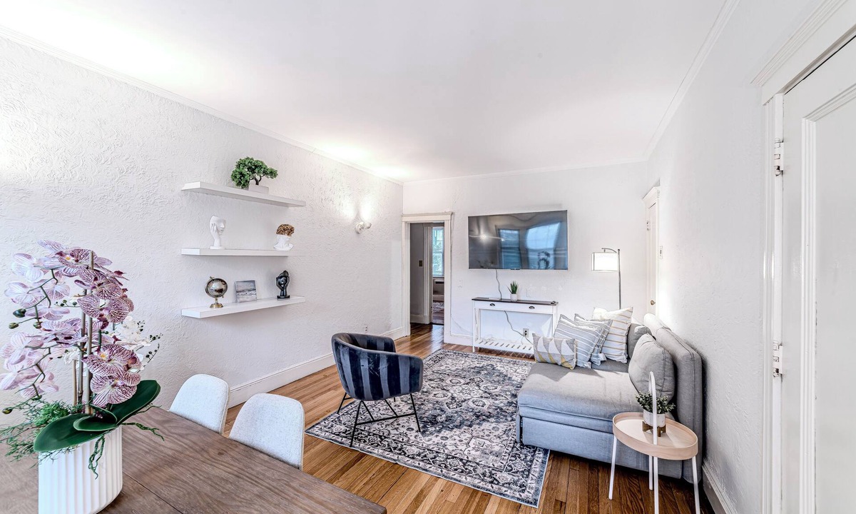 Coolidge Corner South Side Apartment | ①min>Coolidge: Full Kitchen- 2