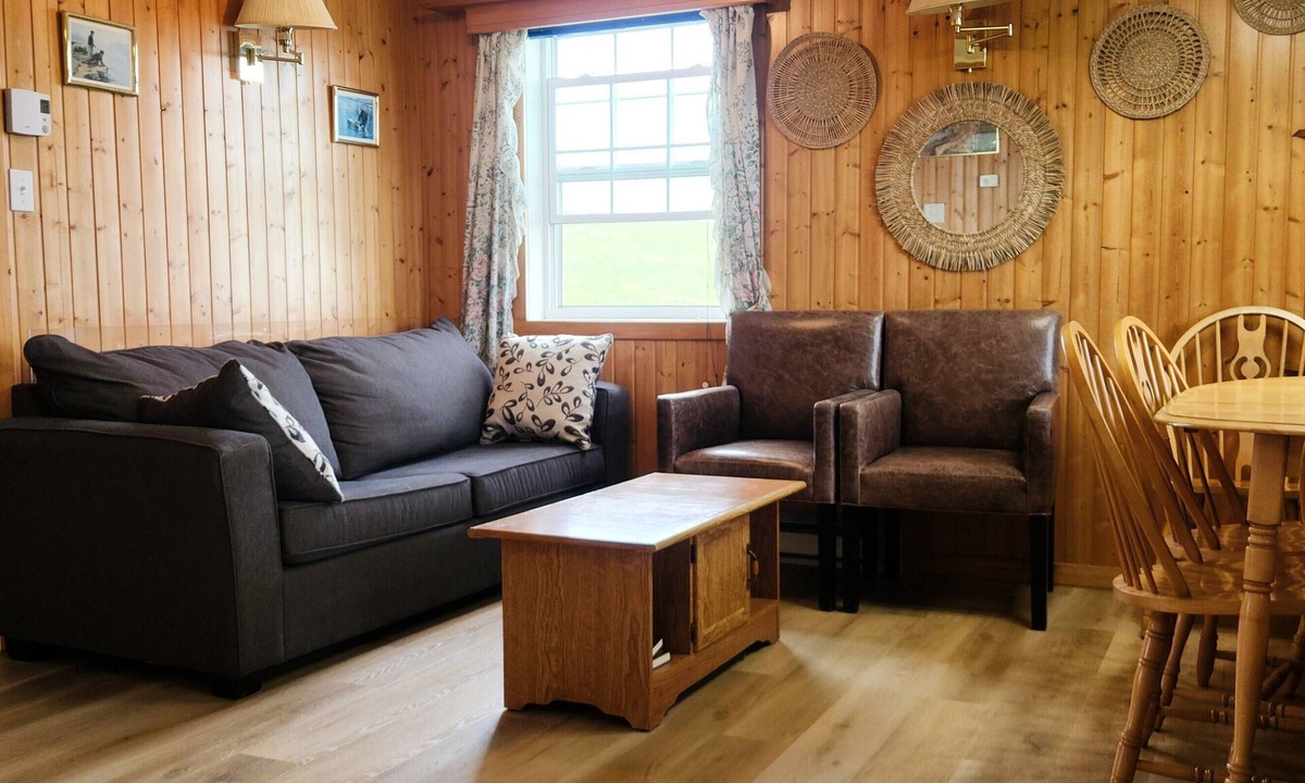 Boularderie Cabin | 2 king BD Full Kitchen Large Outdoor Space | Unit 14 @ Great Cabot Lodge