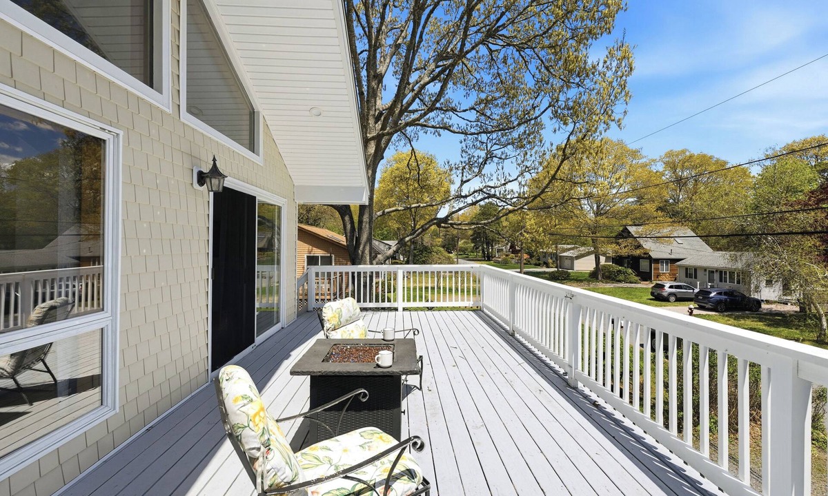 Kenyon House | 2 Mi to Charlestown Beach! South County Home