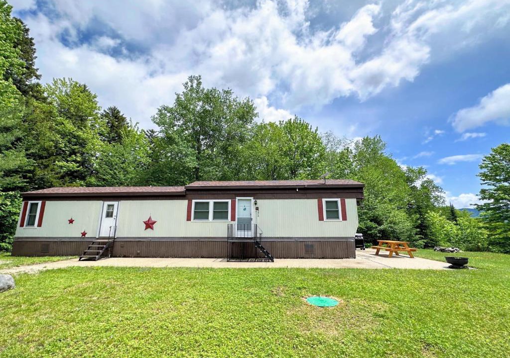 Carroll House | 26CM - private camp in Bretton Woods, wifi, AC, private yard with great views!