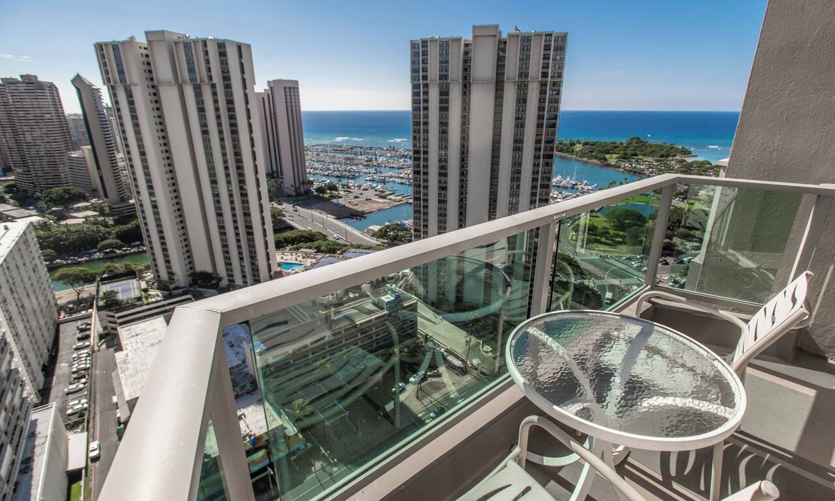 Ala Moana Condo | 29th floor studio with two full size beds