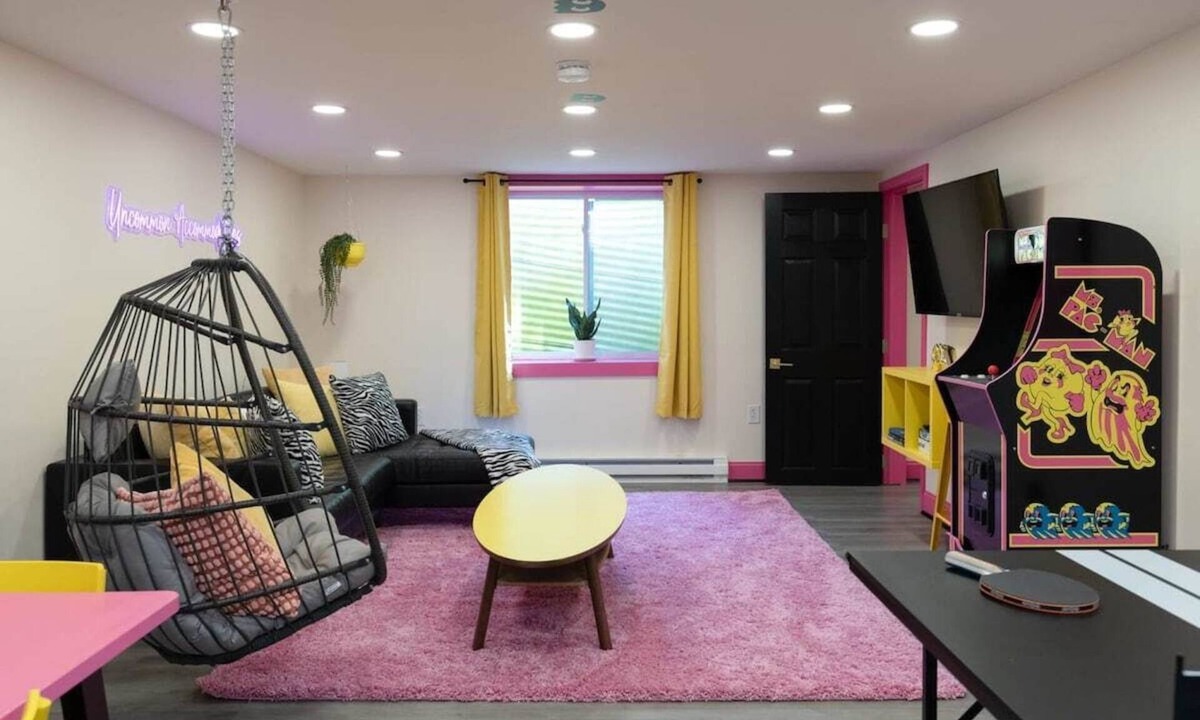 Jeffersonville Apartment | 2BR Riverside Suite @ Smuggs w/Saunas & Hot Tub