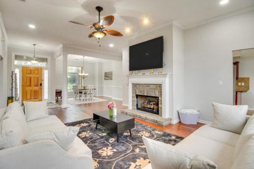 Windsor Forest House | 3 Mi to Oglethorpe Mall: Home w/Fenced Yard!