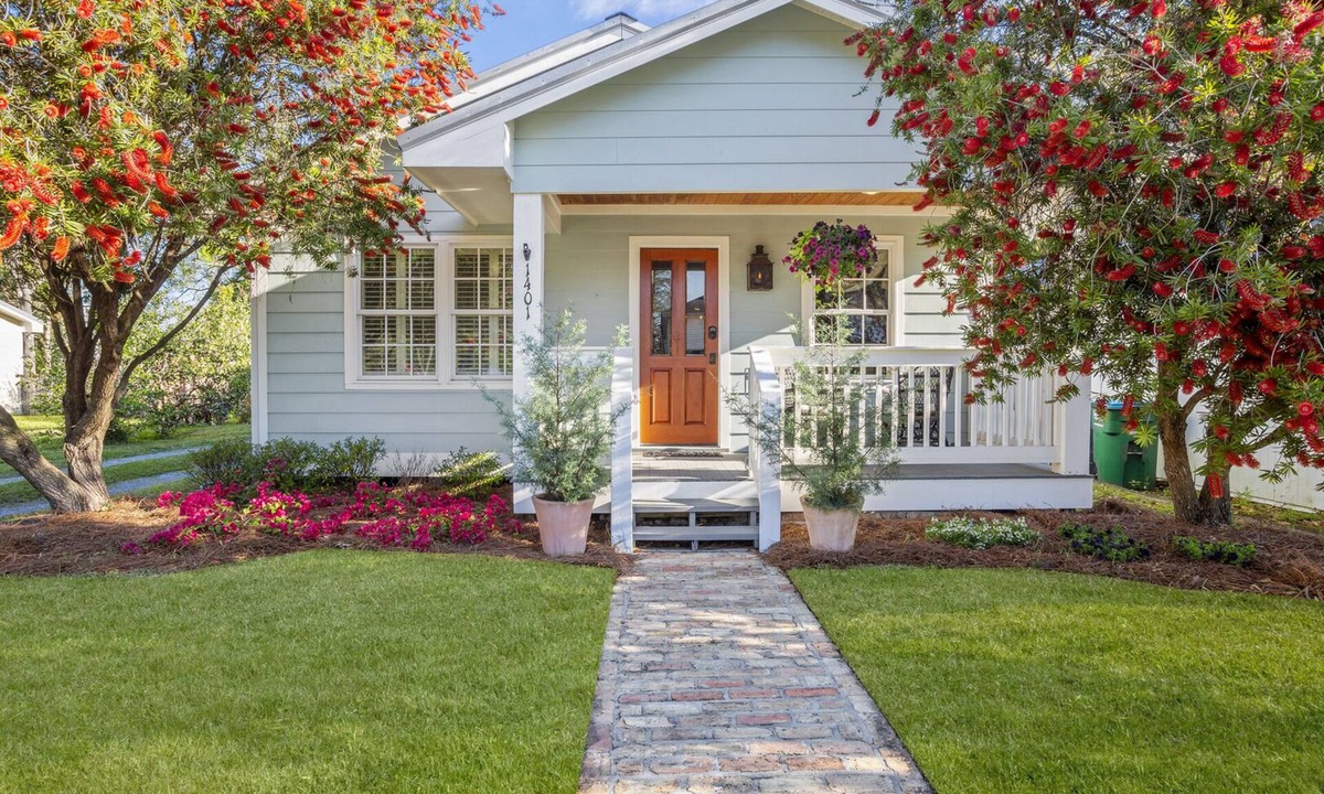 Biloxi House | 3BR/2BA Bottlebrush on Bowen - PERFECT location Ocean Springs. Walk to downtown!