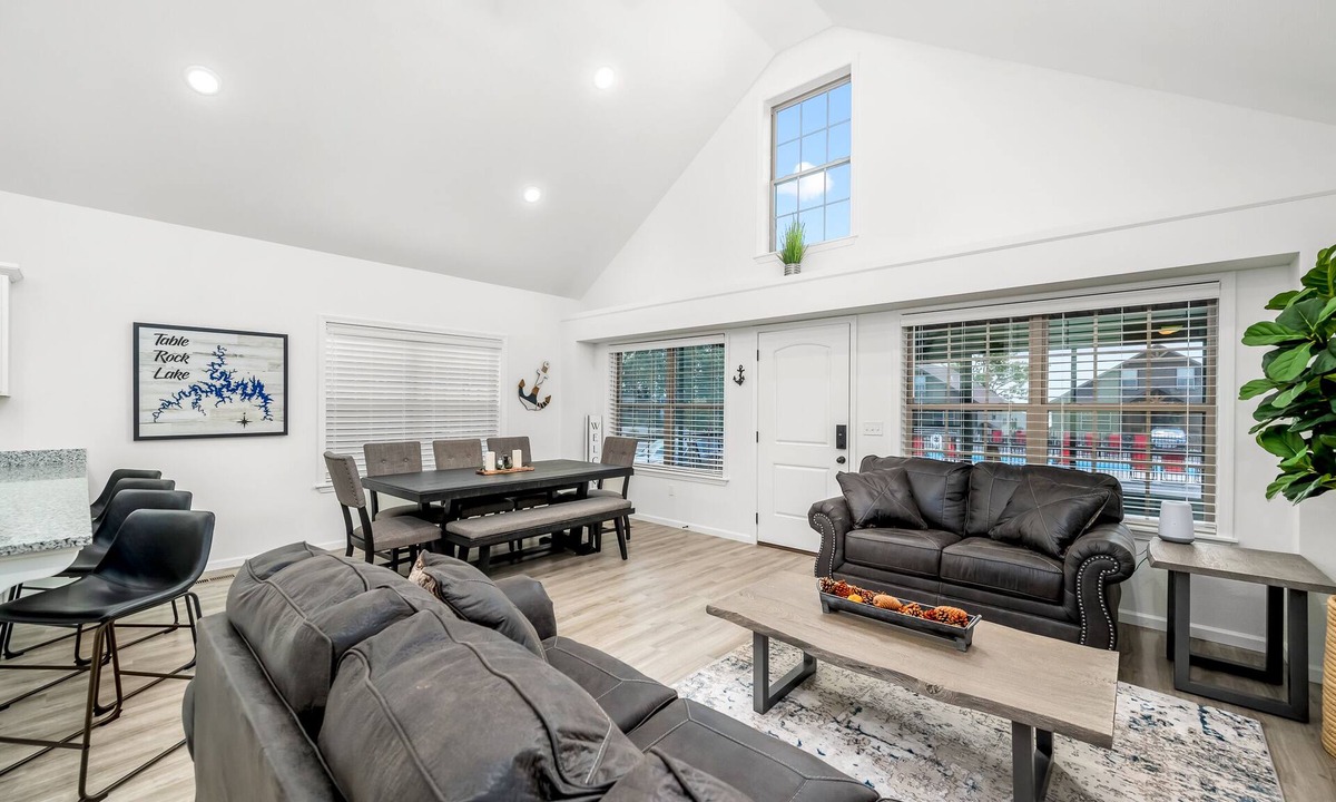 Lampe House | 4BD Spacious Group Retreat Near Table Rock Lake + Boat Launch