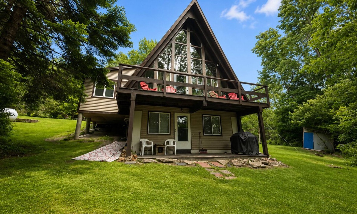 Bethlehem House | 4M Cozy A-Frame in Bethlehem, NH | Fireplace, Firepit & Close to Skiing & Trails. Dogs welcome!
