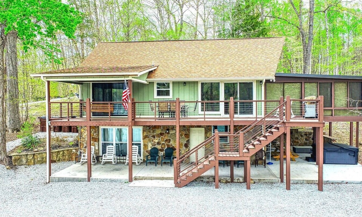 Jacksboro House | A Shore Thing - no steps to dock! Hot tub, fire pit ~ Sleeps 22 ~