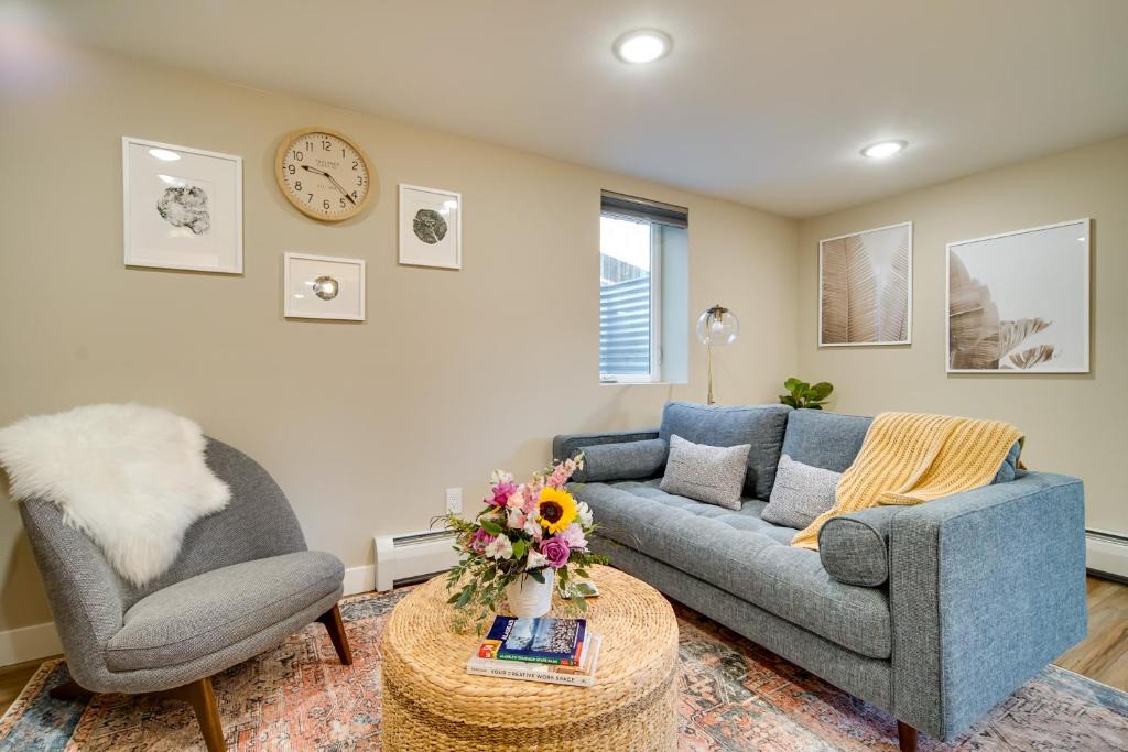 Turnagain Apartment | Alluring Anchorage Apt - Walk to Coastal Trl!