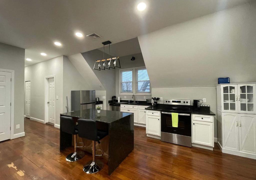 Middletown Apartment | Apartment in Middletown-Wesleyan 301