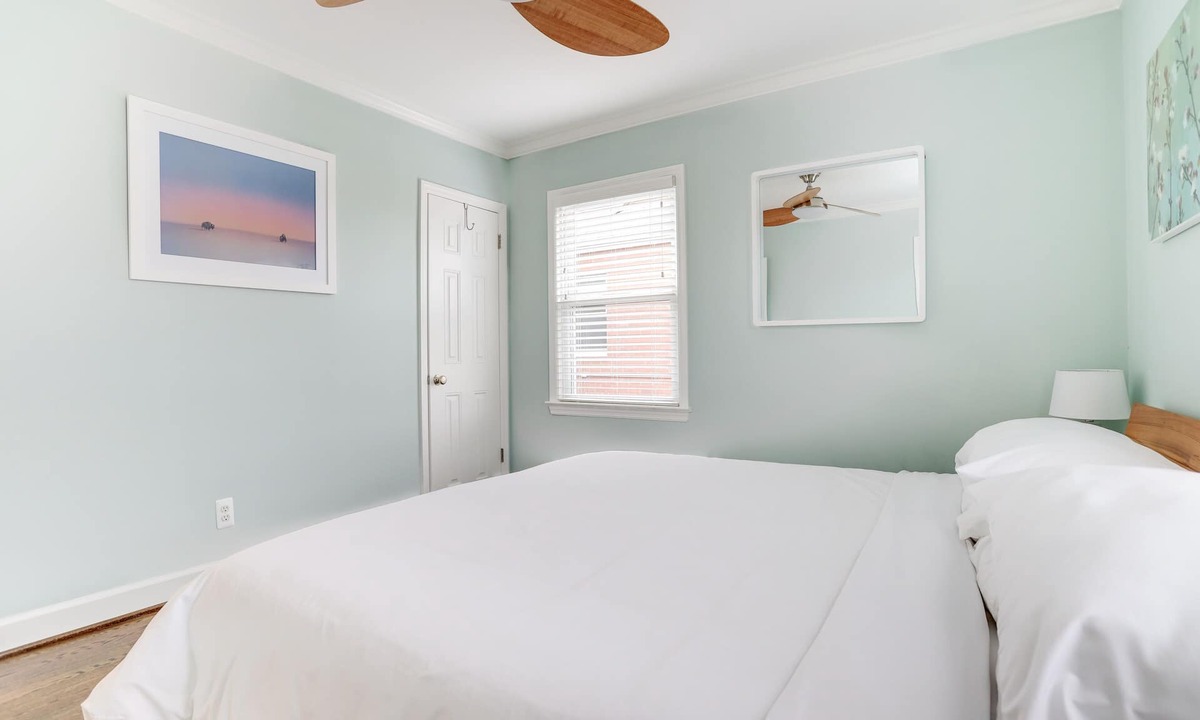 Penrose House | Arlington Modern, Comfortable, Close to DC and Sites