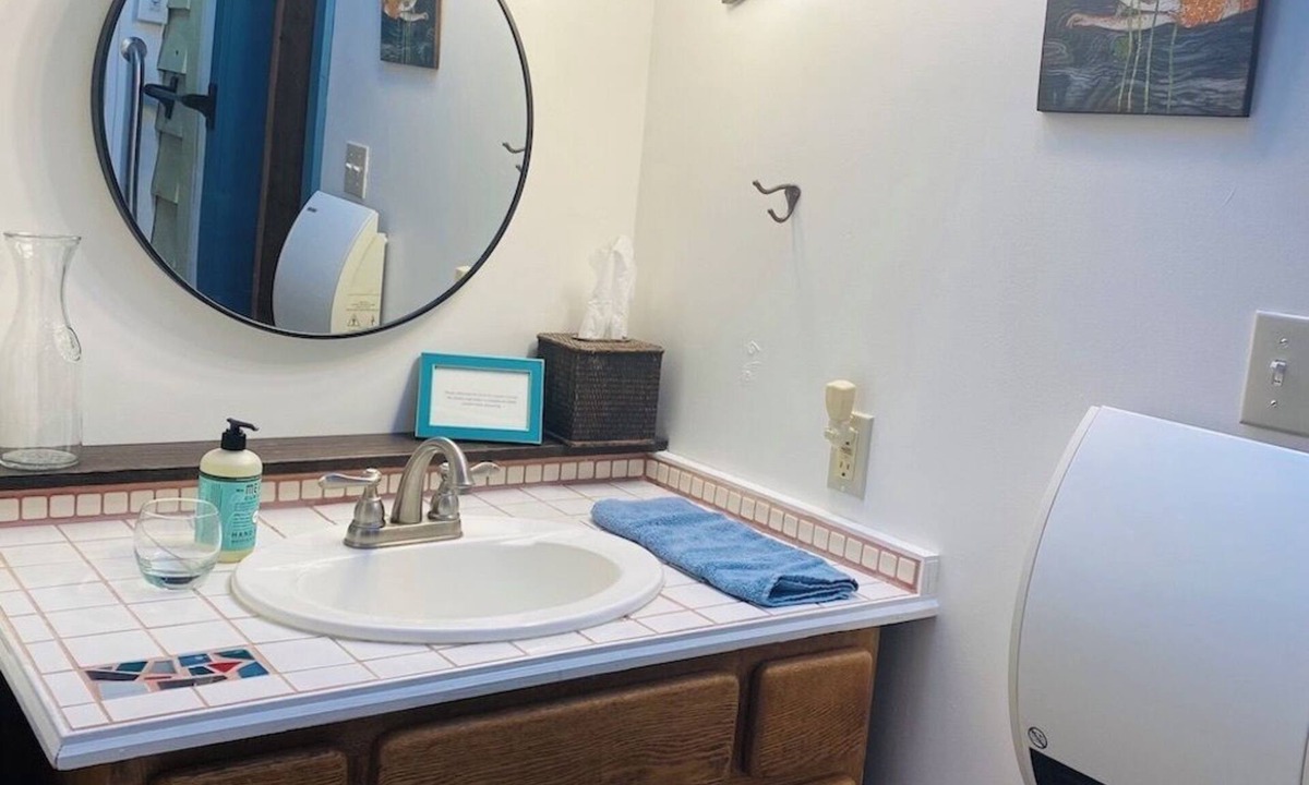 Homer Cabin | Artful and private cabin in Homer- 1 BR, close to town, sleeps four