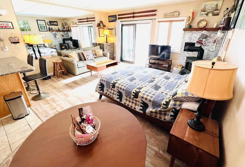 Bartlett Apartment | Attitash Mountain Village Studio - Slope View - Ski - Storyland