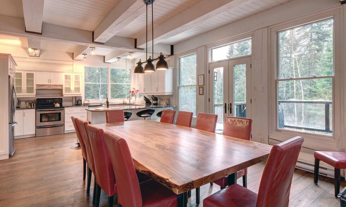 Lac Superieur Village Cottage | Authentic Log Home #053