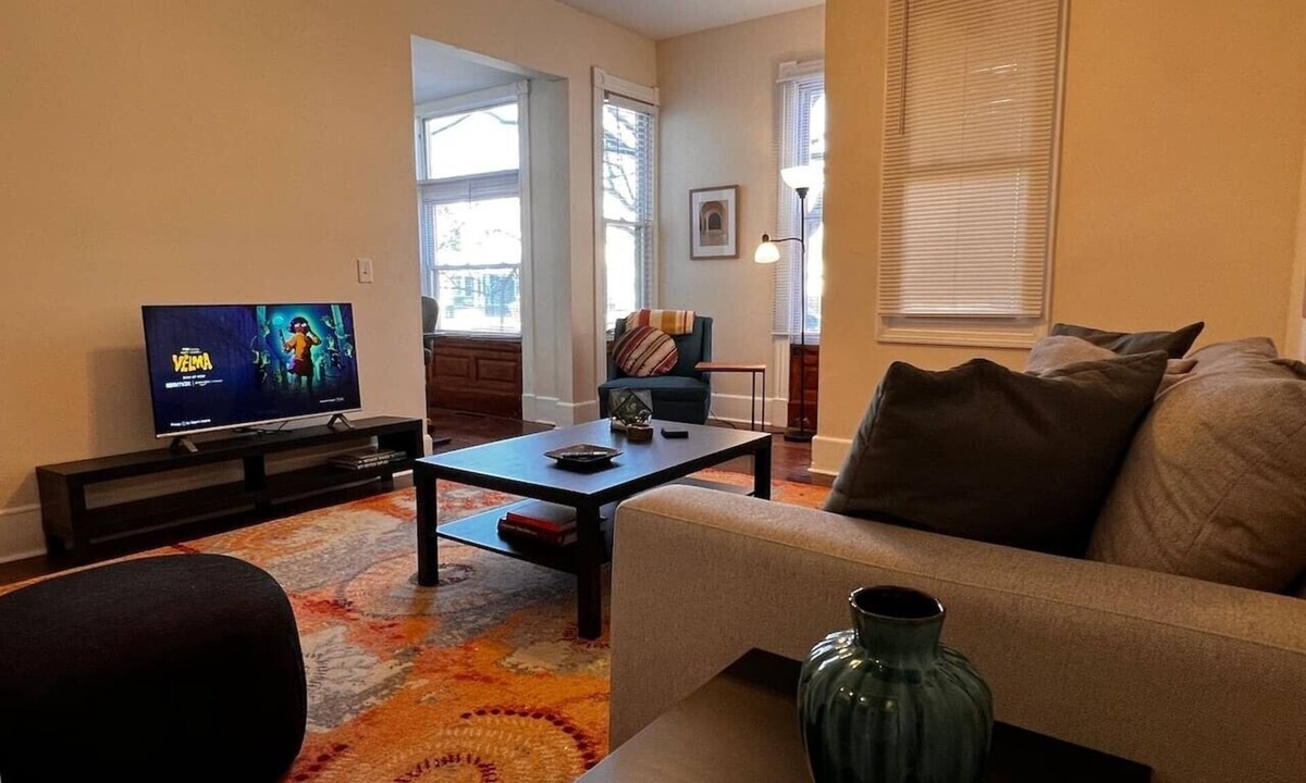 Dwight Apartment | B2-1 Spacious-3 BR-2 BathR- -All Rooms with AC