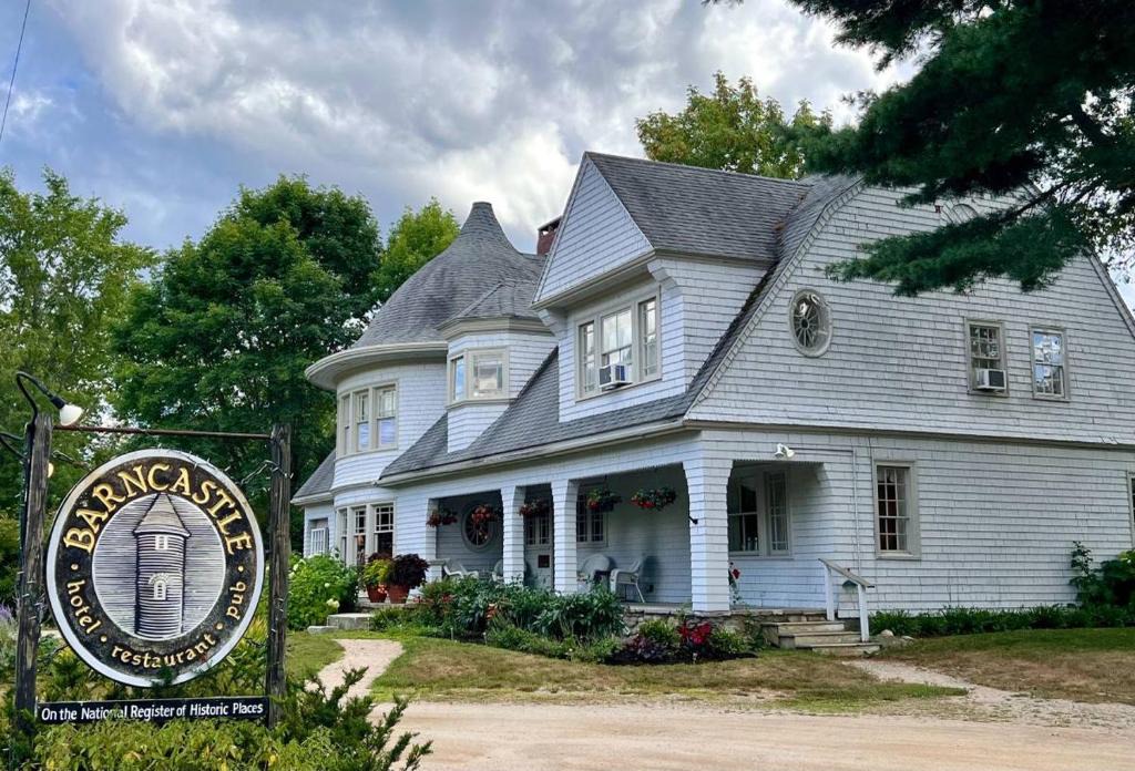 Blue Hill Hotel | Barncastle