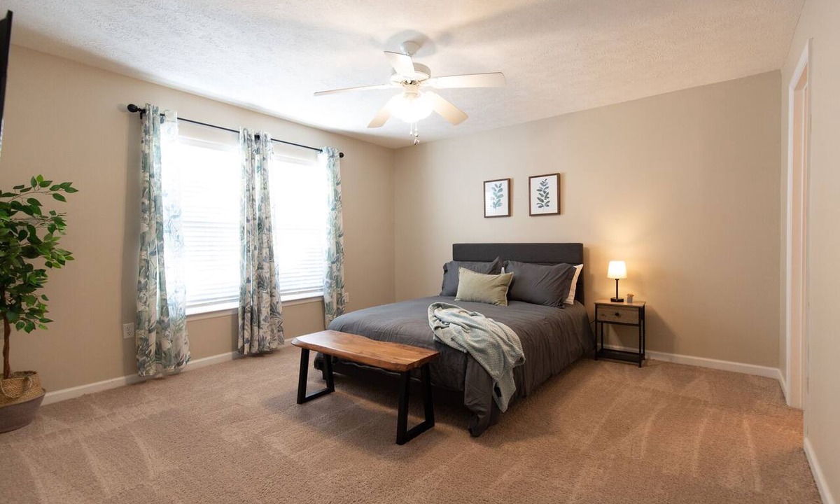 Martinez Condo | Be Home - spacious condo w/parking