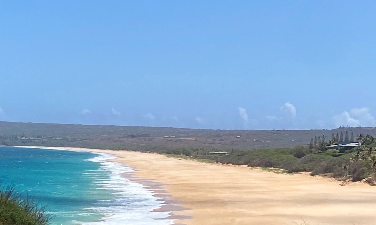 Maunaloa House | Beach Front Luxury on 3 Mile White Sand Papohaku Beach