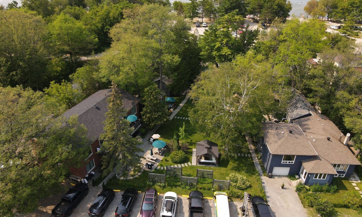 Wasaga Beach Cottage | beachfront