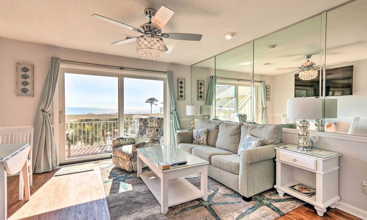 North Forest Beach Apartment | Beachfront Condo w/Pool Access in Hilton Head!
