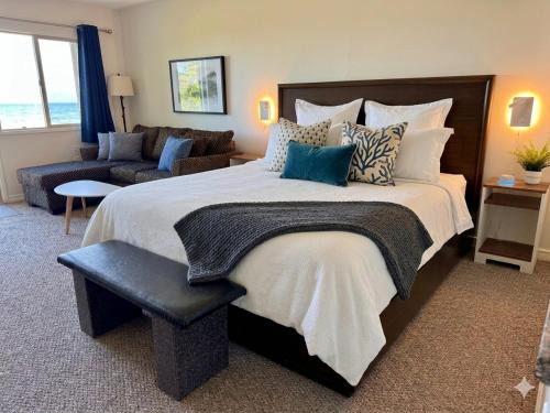 Regional District of Nanaimo Resort | Beachfront King Bed Studio Suite