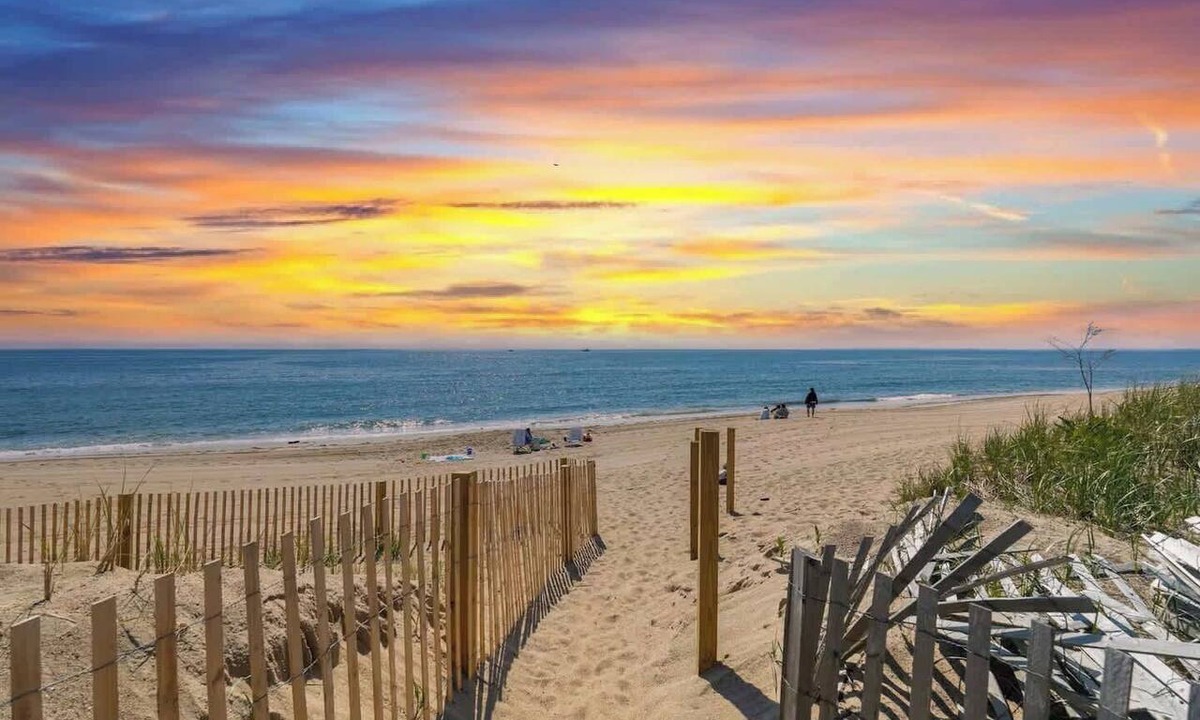 Salisbury Apartment | Beachside Bliss | Beach Access | Parking | A/C