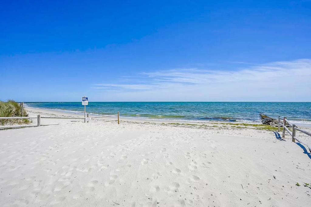 West Dennis House | Beachside Bungalow - A