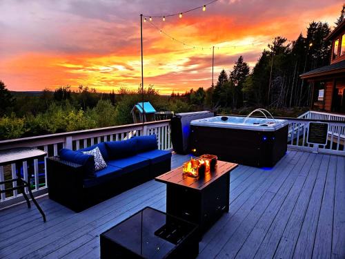 Robbinston House | Bear Mountain Lodge. 560 Acre Wooded Estate.