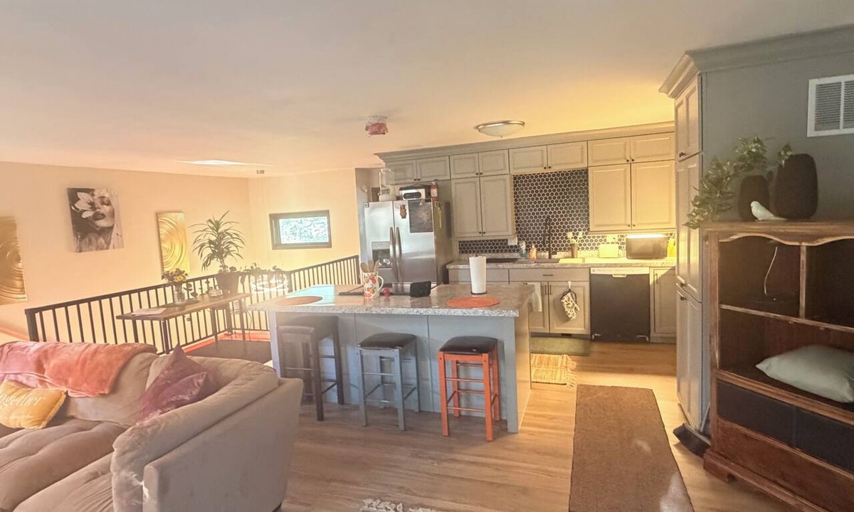 Turnagain House | Beautiful cozy modern 3BR 2 bath Retreat and Luxury Master shower & Private Deck
