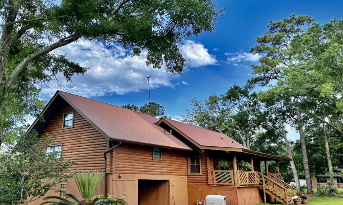 Gautier Cabin | BEAUTIFUL WATERFRONT . GNAT SCREENED BOATHOUSE AND AJOINING COVERED BOAT SLIPS