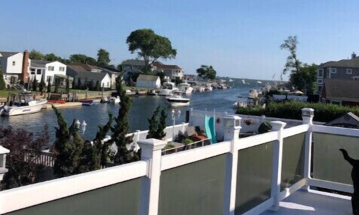 Massapequa House | Beautiful Waterfront Retreat!