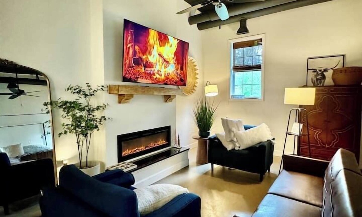 Belmont Historic District Apartment | Belmont Millside Studio—Warm Industrial & Chic