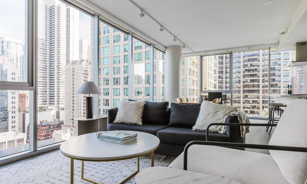 Near North Side Apartment | Blueground | River North 2bd apartment