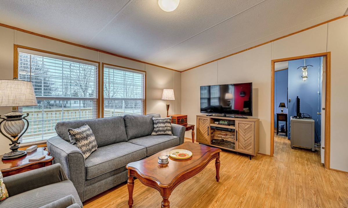 Bronston House | Boat, Fish, Hike & Explore: Cozy Home in Bronston