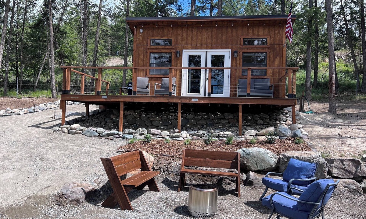 Rexford Apartment | Bode's Bunkie – Tiny House with Mountain Views and Lake Access