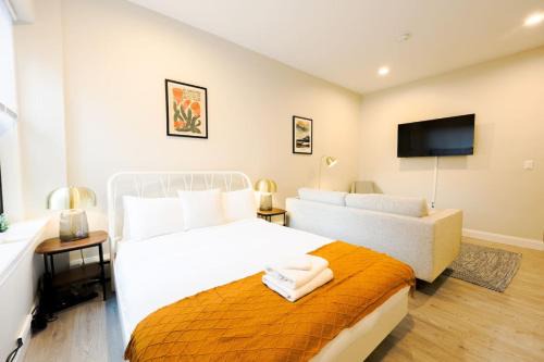 Prudential - St. Botolph Apartment | Bold and Spacious Studio Back Bay