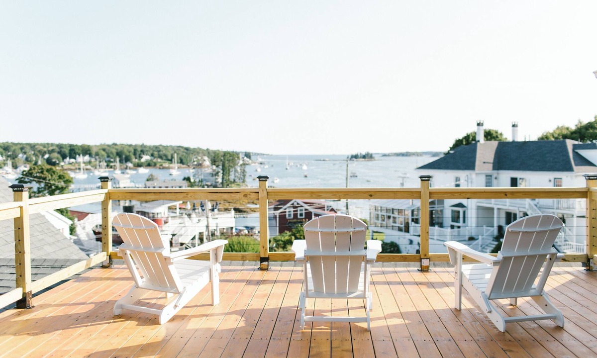 Boothbay Harbor Hotel | Boothbay Harbor Greenleaf Inn - 2 Story Owners Villa, Private Kitchen, Sky deck!