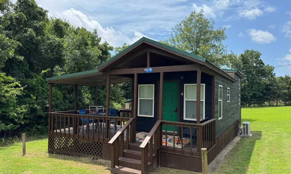 Texanna Cabin | Boulder Ridge Cabin 4: Thunder Road - Newly Renovated Tiny Cabin Escape