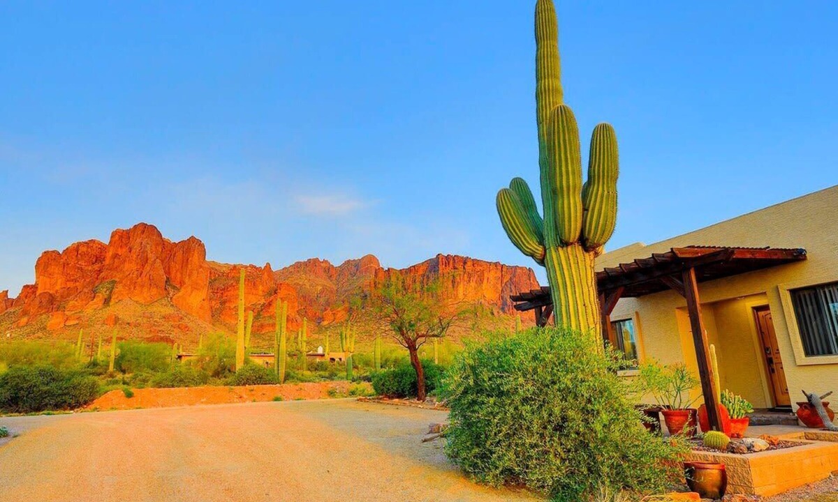 Apache Junction House | Breathtaking Views Superstitions Hot Tub Dogs OK