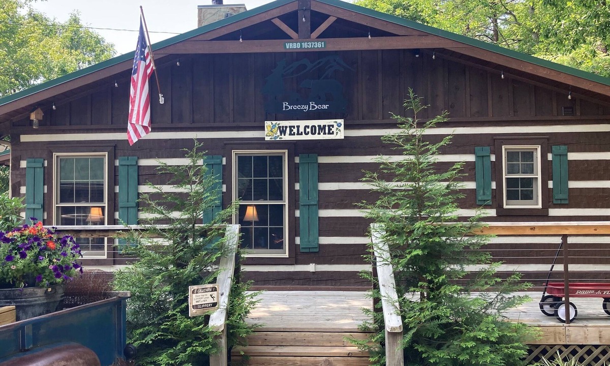 Sevierville Cabin | Breezy Bear Spacious Cabin, Lrg Kitchen - Free Pool Access