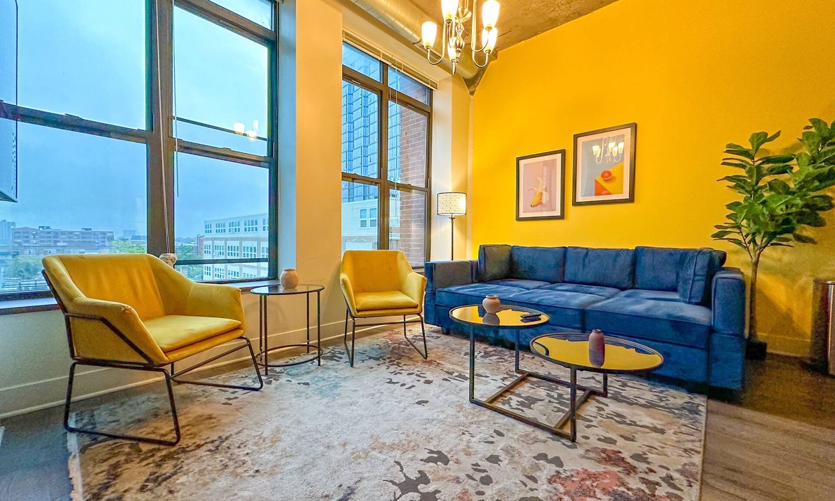 Near South Side Apartment | Bright 2BR Oasis Retreat near McCormick Place & Museum Campus