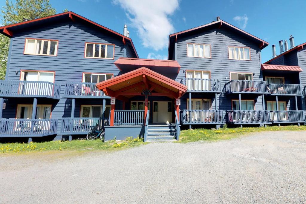 Alyeska Apartment | Brighton #116
