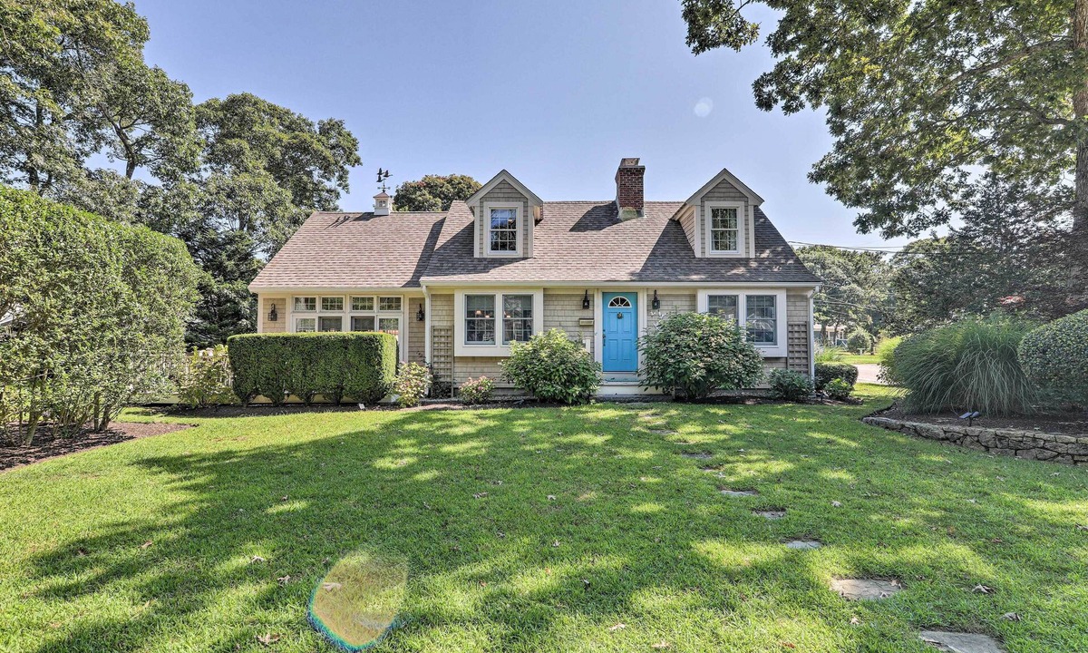 Falmouth Heights House | Cape Cod Cottage w/Deck, Grill, & Games!