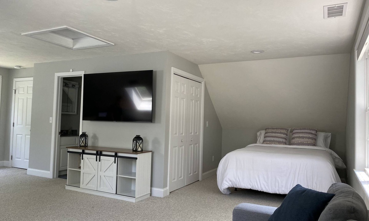 Sagamore Beach Apartment | Cape Cod Loft - Near Beaches & Canal