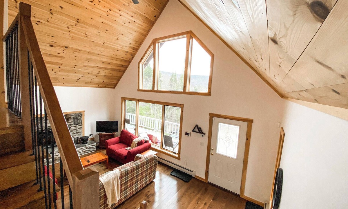 Montgomery Center Ski Chalet | Charming 4-bedroom chalet near Jay Peak