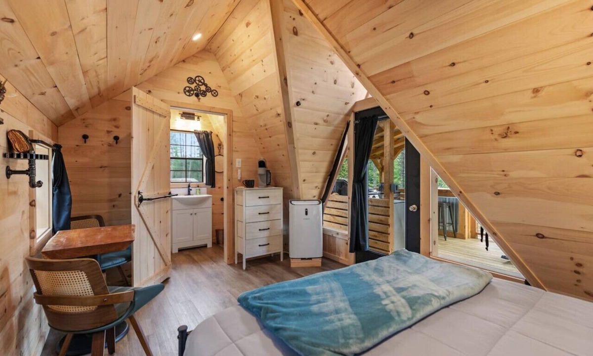 Oxford Cabin | Charming A-Frame Cabin | Cold Plunge Tub | Hot Tub