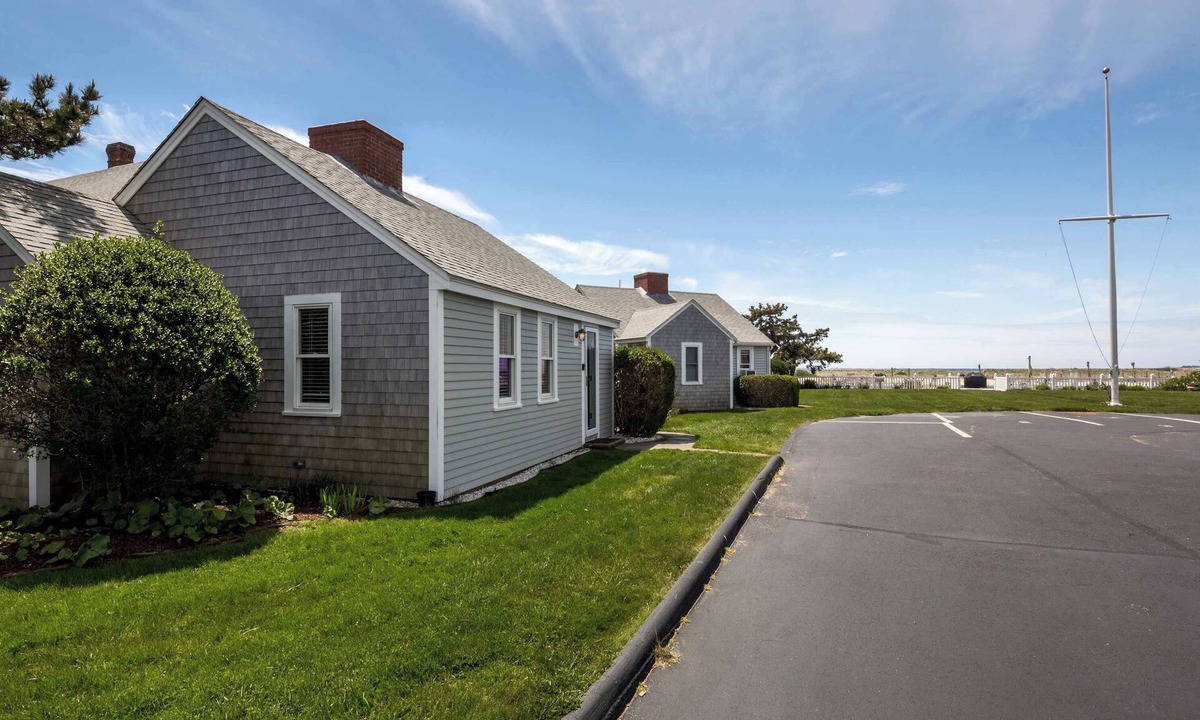 North Truro House | Charming Beachside Bungalow