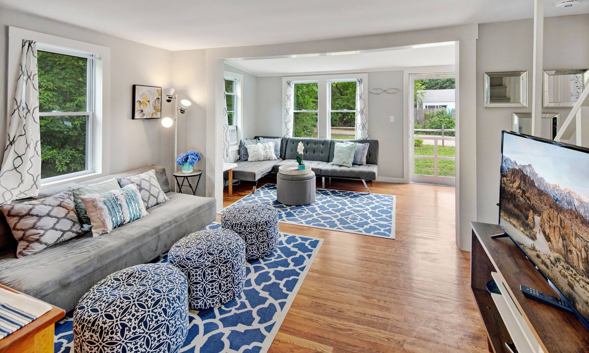 Edgartown House | Charming Cape Cod Style Cottage in Edgartown Village
