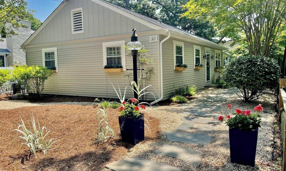 The Pines Cottage | Charming Coastal Cottage - Walk to Beach & Town, Private Deck, Outdoor Shower!