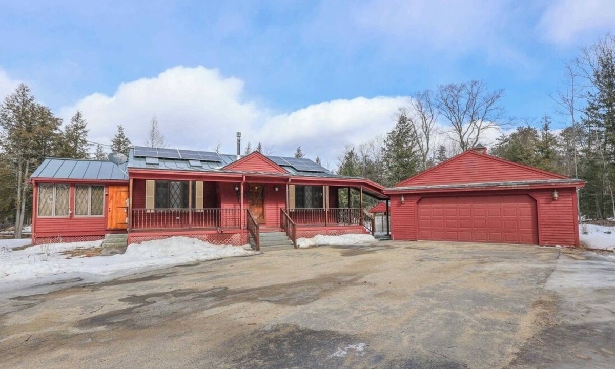 Andover House | Charming Cozy getaway. Use of discounted Ski passes to Ragged Mt. 20.00 per day.